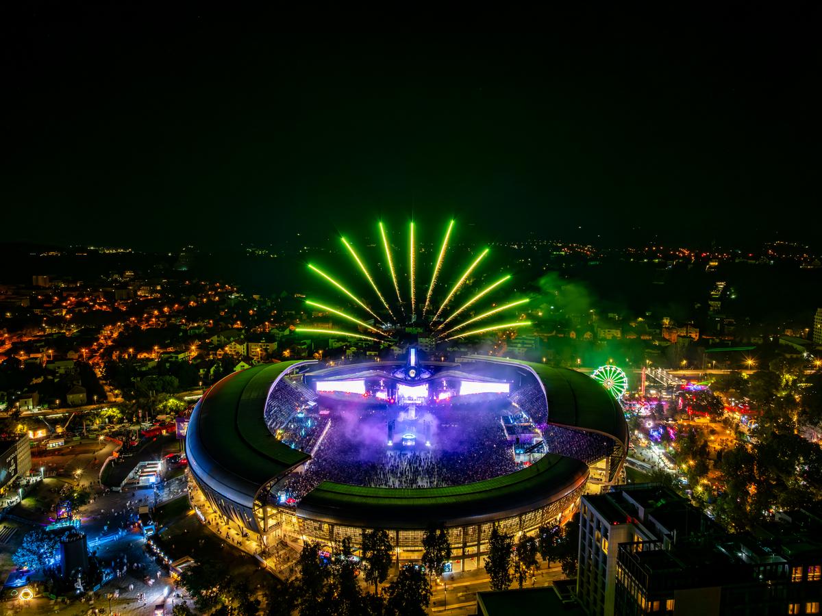 Imagini excepționale la Untold! Peste 120.000 de oameni la Cluj Arena în prima zi