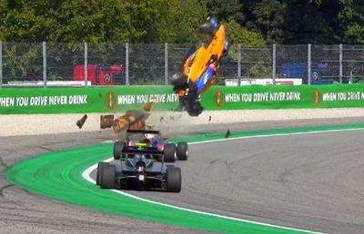 VIDEO Accident șocant la Monza! Monopostul s-a învârtit de trei ori în aer, apoi a căzut pe gard