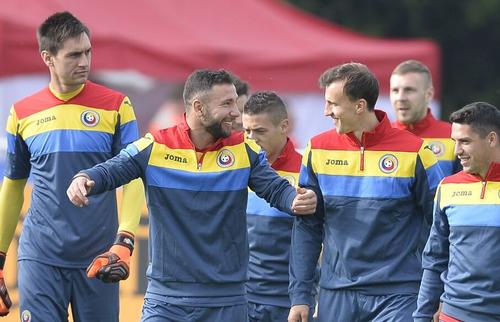 Răzvan Raț (39 de ani) nu e de acord cu atitudinea pe care Ciprian Tătărușanu (35 de ani) o are față de suporterii naționalei României.