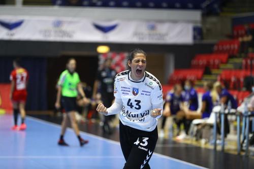 Cea mai bună jucătoare a finalei Cupei României, SCM Rm. Vâlcea - CSM București, scor 22-19, muntenegreanca Marta Batinovici e mândră că e căpitanul unei echipe care joacă, înainte de toate, cu inima.