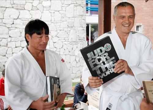 Eiji Kikuchi împreună cu George Teseleanu FOTO Paul Agarici