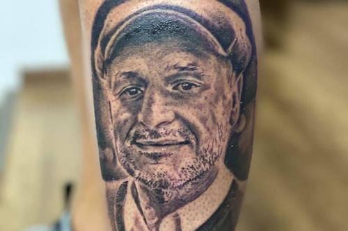 Adrian Mititelu Jr., fiul patronului de la FC U Craiova 1948 (Liga 2), și-a tatuat chipul tatălui pe picior.