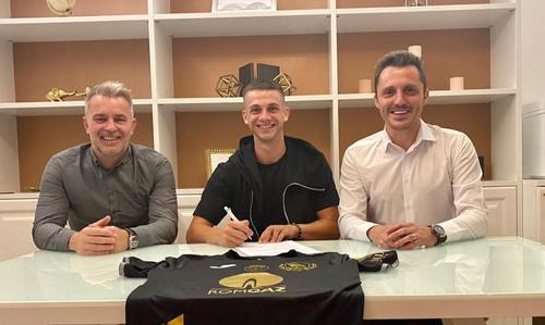 FR Cluj l-a împrumutat pe Mihai Butean (23 de ani, fundaș dreapta) la Gaz Metan. Fotbalistul a evoluat pentru medieșeni și în partea a doua a sezonului precedent, tot sub formă de împrumut