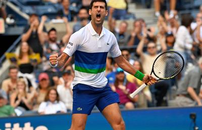„Mai întâi îți ia picioarele, apoi sufletul!” » Novak Djokovic pierde din nou set, dar e la 3 meciuri distanță să facă istorie!
