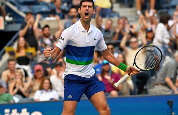 „Mai întâi îți ia picioarele, apoi sufletul!” » Novak Djokovic pierde din nou set, dar e la 3 meciuri distanță să facă istorie!