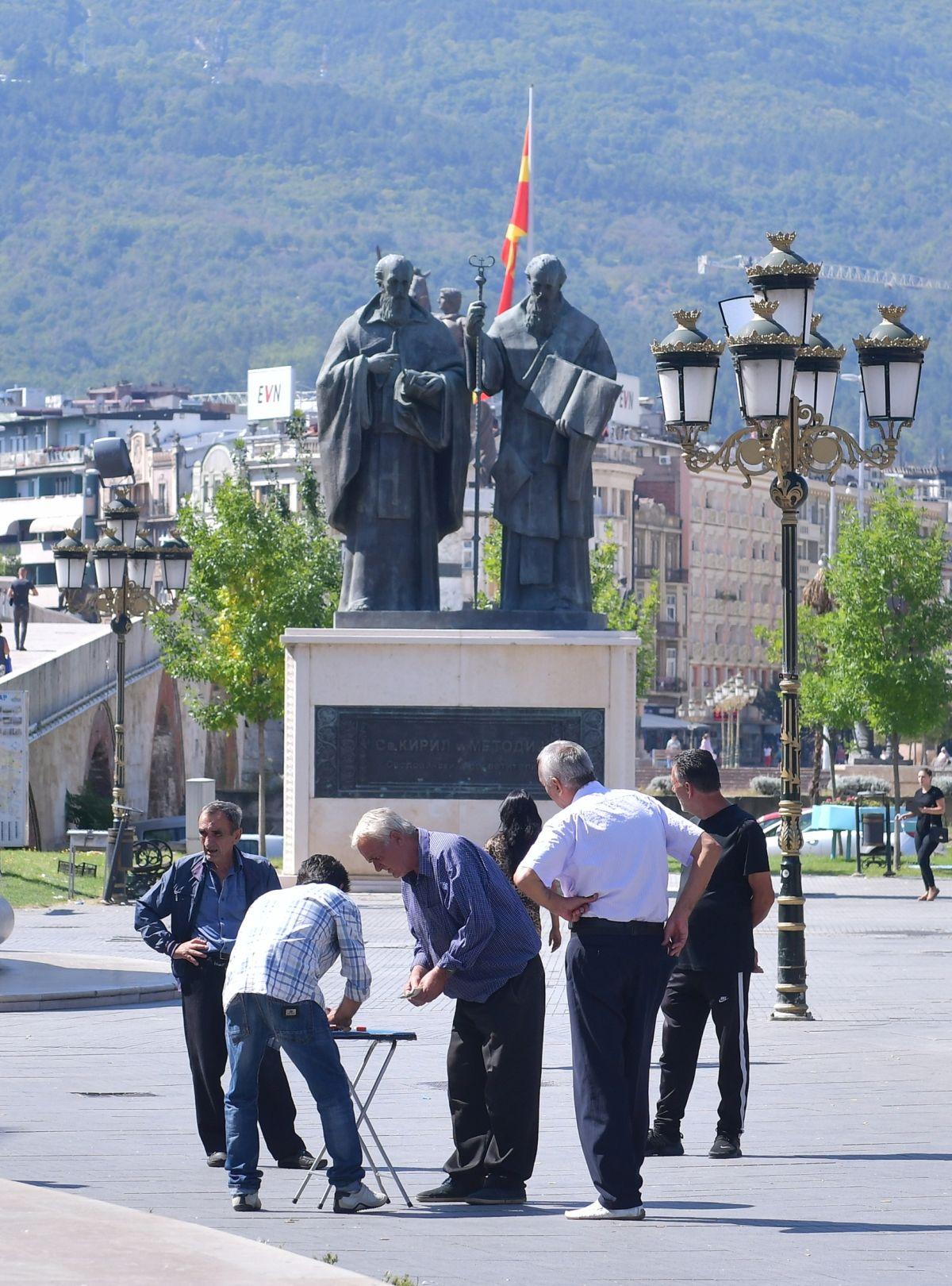Orașul celor 1.000 de statui: „Și în România e corupție, dar aici e mai rău!”