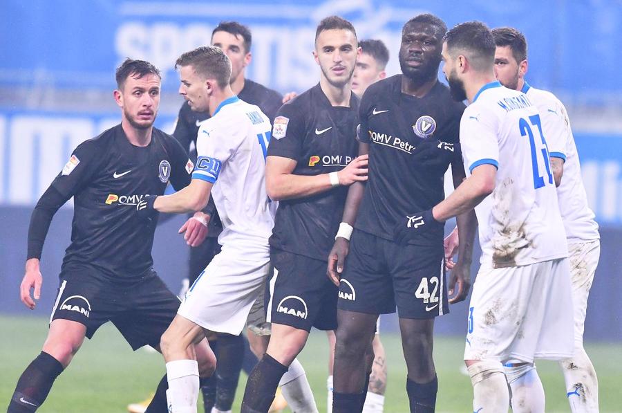 Kevin Luckksen, cu numărul 42 / FOTO: Imago Rădoi a găsit înlocuitor pentru accidentatul Koljic » Forțează transferul „copilului de suflet” al lui Rednic