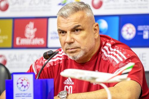 Cosmin Olăroiu (56 de ani)