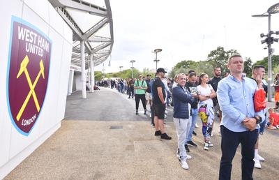 Premoniția lui Gigi Becali cu West Ham, după ce a văzut sutele de români la coadă în Londra » Anunță și câte tichete a vândut deja cu Anderlecht