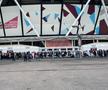 Românii au stat la cozi de 400 de metri la casele de la London Stadium » De ce au întârziat englezii vânzarea tichetelor