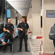 Jucătorii Israelului au fost păziți cu arma la sosirea în România/ foto: GSP