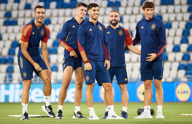 Imaginile zilei în preliminariile Euro 2024 » Stupoare în Georgia: cum au fost nevoiți jucătorii Spaniei să iasă la antrenament