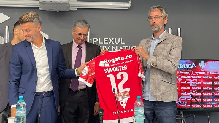Conferință de presă Dinamo. Prezentare nou acționar și retragere a tricoului cu numărul 12
