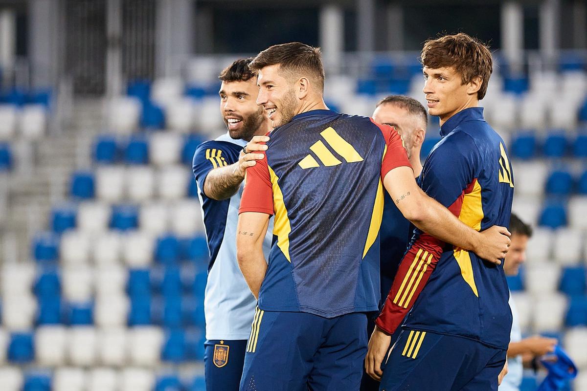 Imaginile zilei în preliminariile Euro 2024 » Stupoare în Georgia: cum au fost nevoiți jucătorii Spaniei să iasă la antrenament