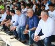 Scene comice la inaugurarea noii baze din Dolj » Cum a fost fotografiat Marius Croitoru, în timp ce penelistul Ciucă primea tricoul cu numărul 8, făcut celebru în Oltenia de legendarul Ilie Balaci