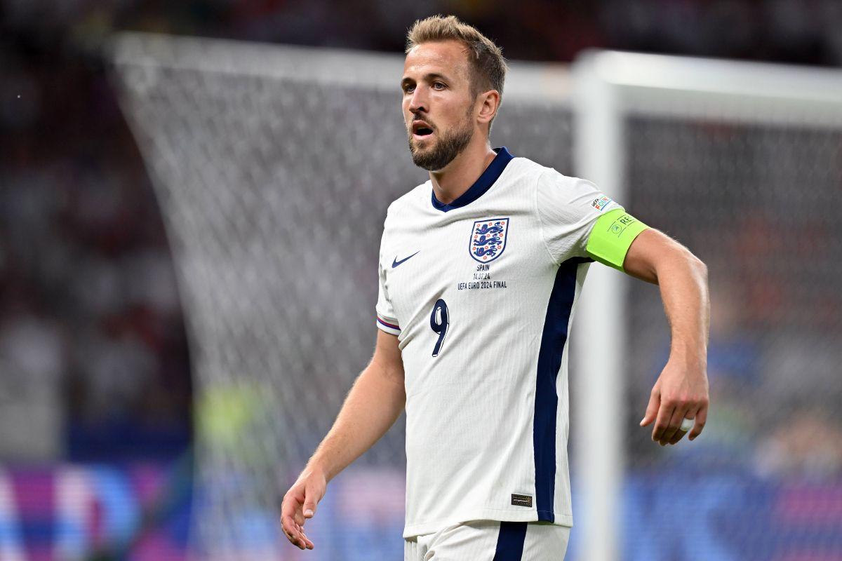 Au dezvelit astăzi statuia lui Harry Kane, ascunsă de ochii publicului în ultimii 4 ani! Fanii s-au amuzat: „De coșmar”