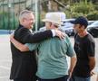 Scene comice la inaugurarea noii baze din Dolj » Cum a fost fotografiat Marius Croitoru, în timp ce penelistul Ciucă primea tricoul cu numărul 8, făcut celebru în Oltenia de legendarul Ilie Balaci