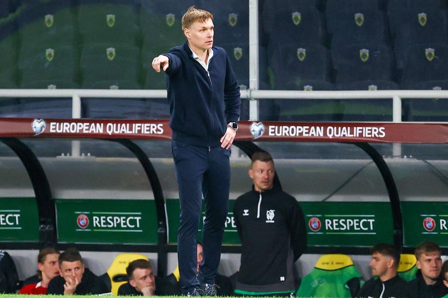 Numit pe 1 februarie 2023, Edgaras Jankauskas are 43 de meciuri ca selecționer al Lituaniei: 7 victorii, 9 egaluri și 27 de înfrângeri în două mandate (primul, între ianuarie 2016 și decembrie 2018) / Foto: Imago Uriașul din defensiva balticilor îi pune în gardă pe elevii lui Mircea Lucescu: „N-o să plecăm capul chiar de la primul eșec. Venim să câștigăm, luni, la București!”