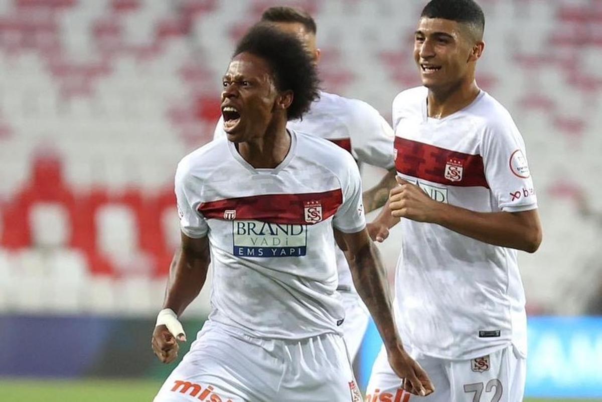 Prima lovitură! Marius Șumudică anunță transferul fostului fotbalist de la Tottenham și Marseille: „Mâine aterizează!” + Rapid a bătut palma și cu un atacant: „N-a călcat unul ca el în România!”