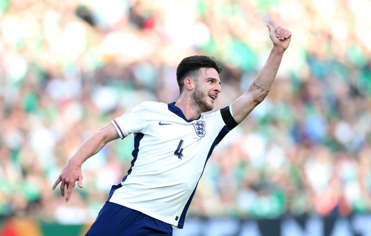 „Șerpii s-au întors!” » Declan Rice și Jack Grealish, fluierați copios de fanii irlandezi