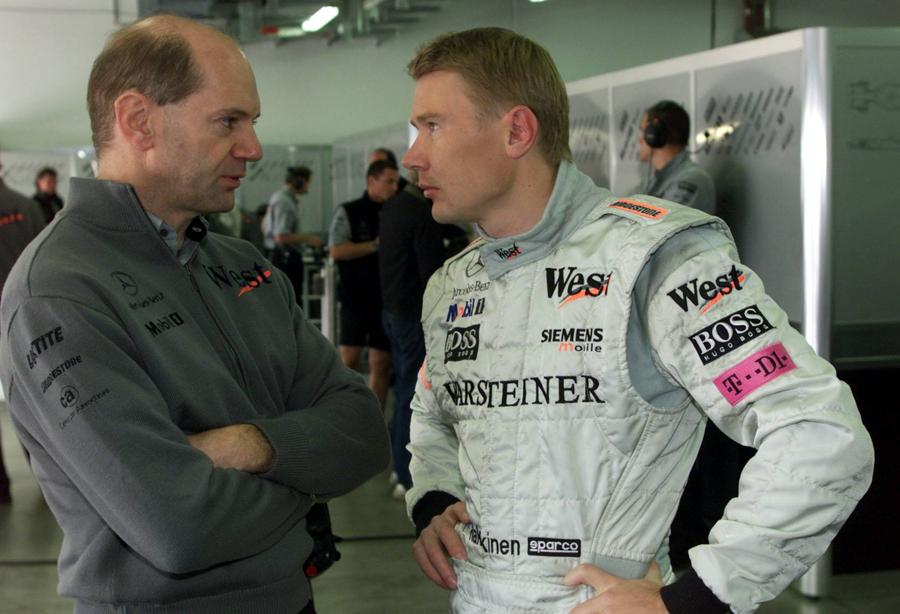 Adrian Newey și Mika Hakkinen, în 2001 / foto: Imago Șoc în Formula 1! Unul dintre cei mai de succes oameni din istoria sportului schimbă echipele și va fi prezentat oficial marți