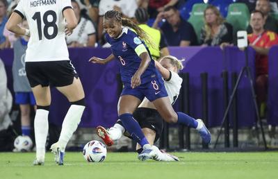 Nou record în fotbalul feminin » S-a făcut cel mai scump transfer din istorie
