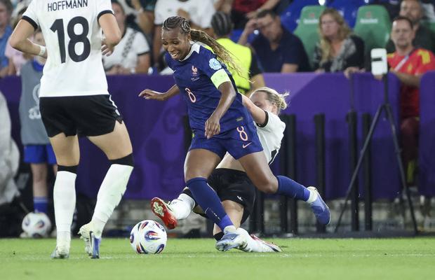 Nou record în fotbalul feminin » S-a făcut cel mai scump transfer din istorie