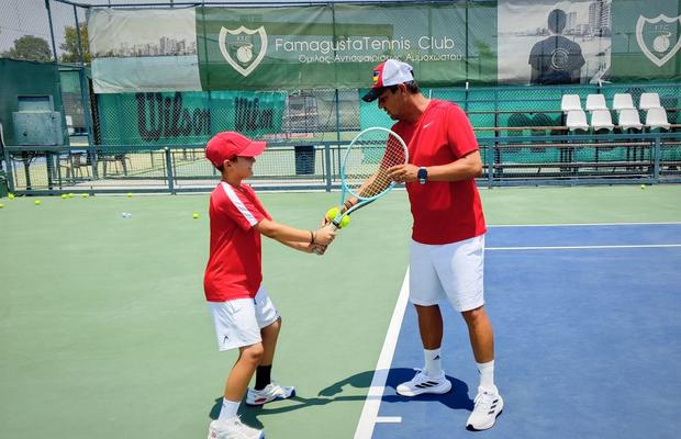 Antrenor de tenis român, stabilit de 18 ani în Cipru: „Lucrurile au luat-o razna” » Cât costă chiriile în Limassol + cine e sportivul-fenomen în țara Afroditei: „Ca Halep și Năstase”