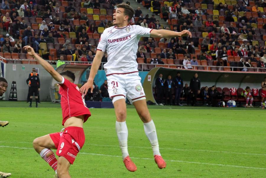 Cristian Ignat, întrun derby dintre Rapid și Dinamo/ foto: Ionuț Iordache (GSP) Anunț de ultim moment dinspre Rapid » Când va fi în premieră sub comanda lui Gâlcă