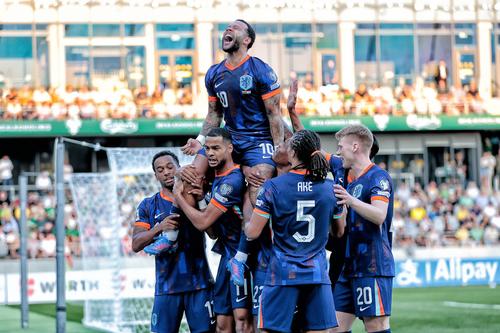 Memphis Depay este noul golgheter all-time al naționalei Olandei // FOTO: Imago Images