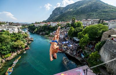 Victorie pentru Constantin Popovici în Seria Mondială Red Bull Cliff Diving! Titlul se decide în ultima etapă a sezonului