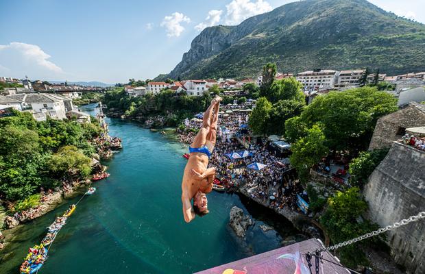 Victorie pentru Constantin Popovici în Seria Mondială Red Bull Cliff Diving! Titlul se decide în ultima etapă a sezonului