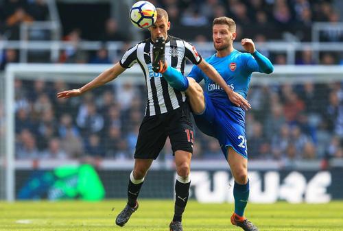 Slimani, în stânga, în echipamentul lui Newcastle. Foto: Imago Images