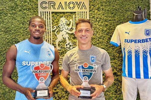 Steven Nsimba și Mirel Rădoi au pozat cu trofeele Gazetei Sporturilor