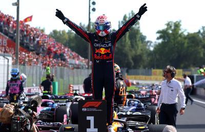 Ca-n vremurile bune! Verstappen a condus magistral la Monza. Iar pe final a râs de decizia NEMAIVĂZUTĂ luată de McLaren. Clasamentele