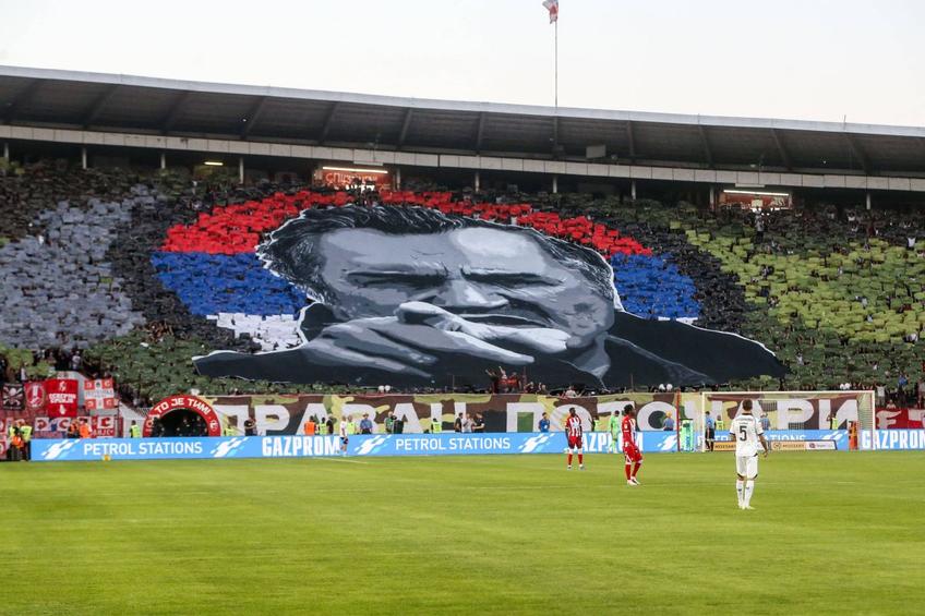 Scenografie care îl înfățișează pe Ratko Mladic înainte de Steaua Roșie - Partizan // foto: imago images