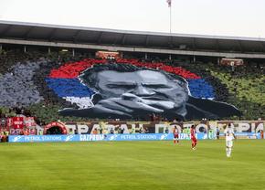 Scenografie scandaloasă înaintea derby-ului Serbiei » Chipul criminalului de război Ratko Mladic, afișat în peluza Stelei Roșii