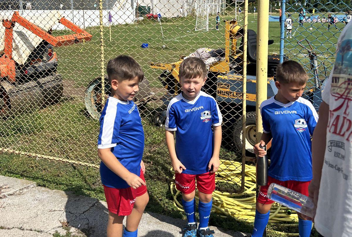 În inima fotbalului juvenil » Imagini cu proiectul de la „Edilul”, școala de fotbal din Pitești care-și desfășoară activitatea în „Ștrand”