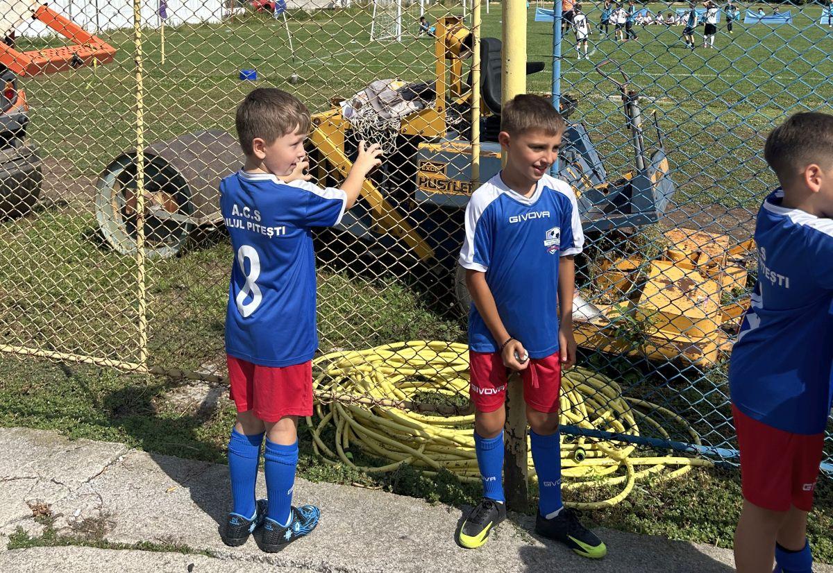 În inima fotbalului juvenil » Imagini cu proiectul de la „Edilul”, școala de fotbal din Pitești care-și desfășoară activitatea în „Ștrand”
