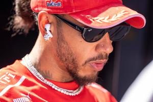 Lewis Hamilton nu s-a mai abținut! Ce le-a cerut șefilor de la Ferrari: „Așa era la Mercedes”