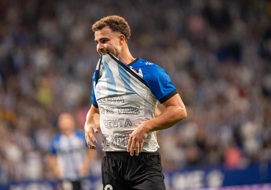Marcus Fernandez, mesaj în Espanyol – Sevilla: „Ceuta nu se vinde!” // FOTO: Imago Images Marcos Fernandez a marcat în Espanyol - Sevilla și a afișat un mesaj controversat: „Ceuta nu se vinde! Ceuta se apără”