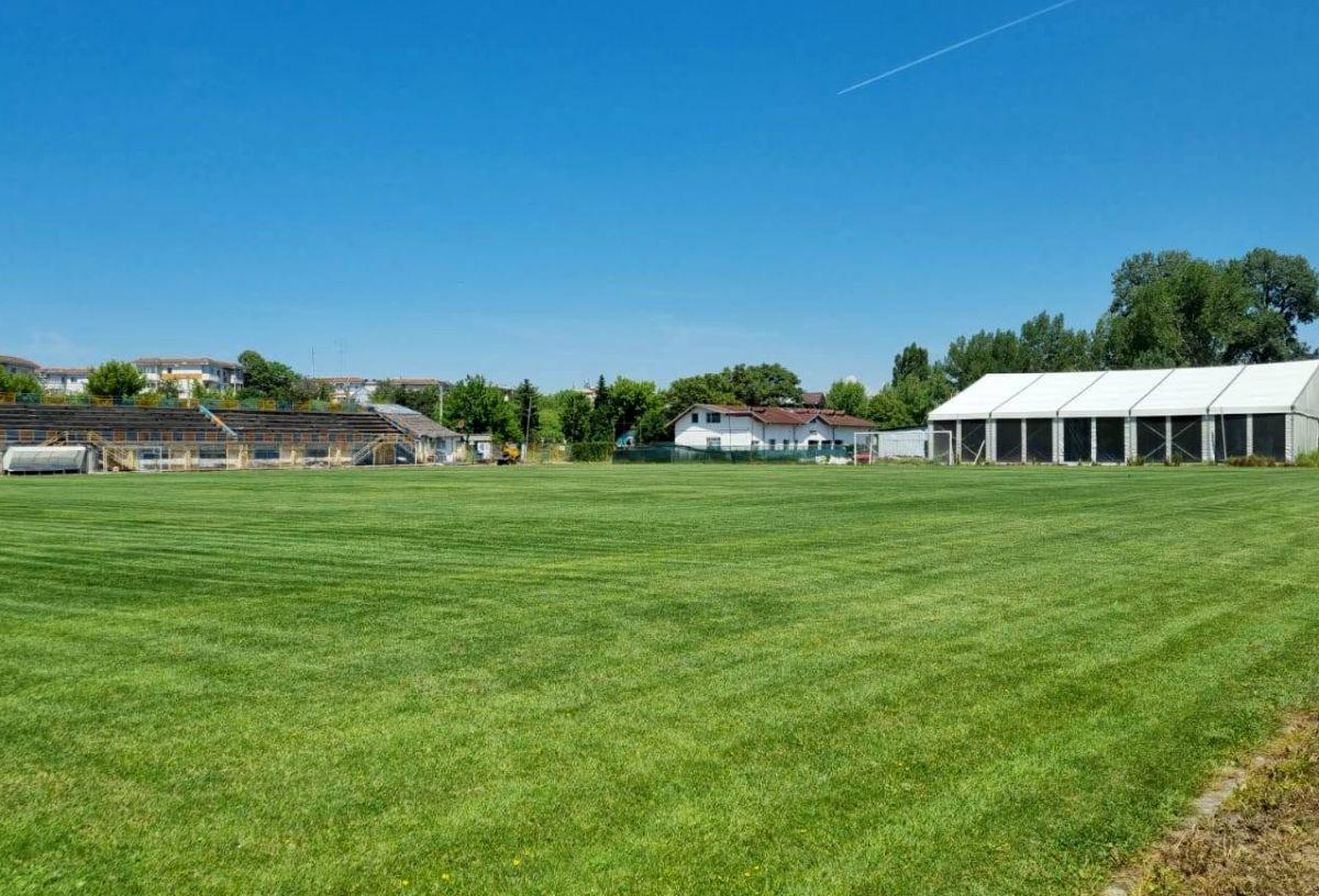 În inima fotbalului juvenil » Imagini cu proiectul de la „Edilul”, școala de fotbal din Pitești care-și desfășoară activitatea în „Ștrand”