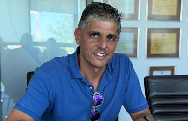 Șeful Academiei Craiovei, despre antrenorul acuzat că ar fi luat șpagă: „Eu l-am adus pe Budescu” + Cum îl protejează clubul pe Eduardo Covelo și cazul „listelor de la conducere”