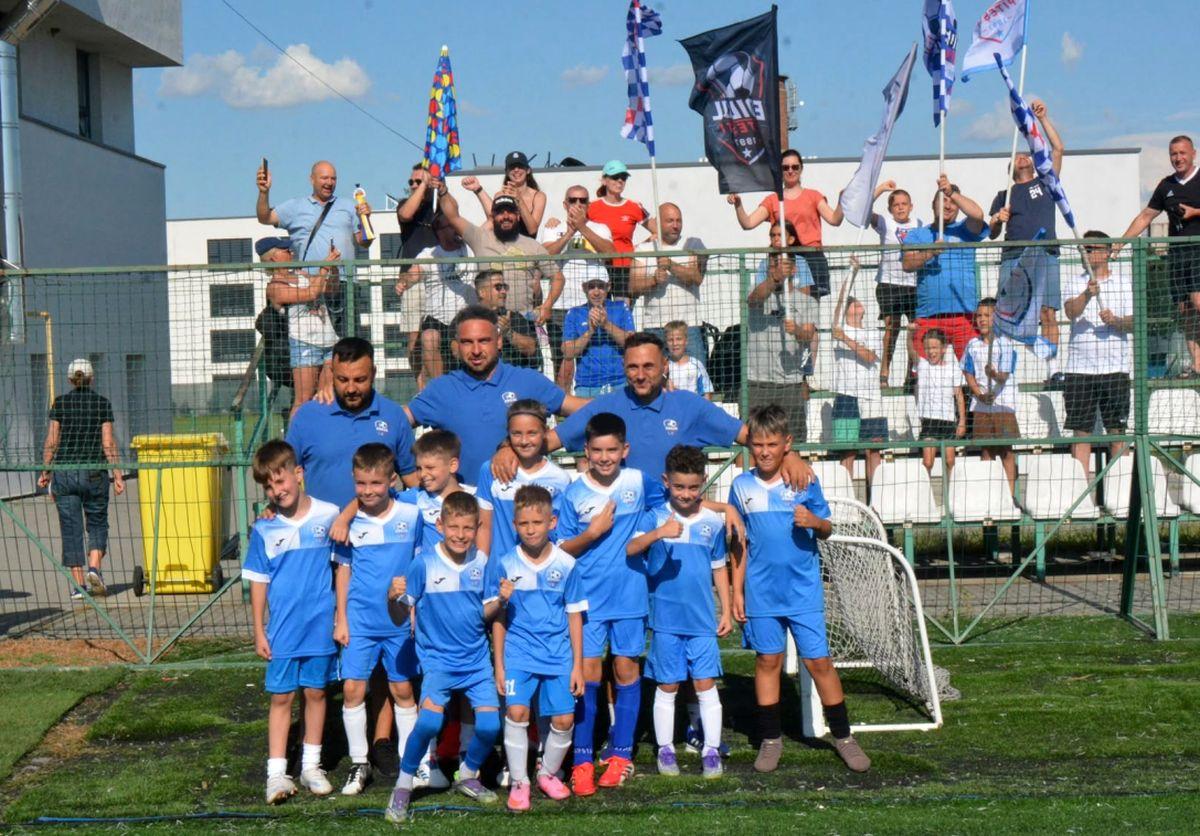În inima fotbalului juvenil » Imagini cu proiectul de la „Edilul”, școala de fotbal din Pitești care-și desfășoară activitatea în „Ștrand”