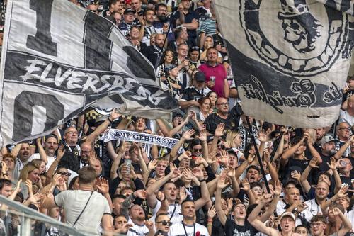 Fanii lui Elversberg exultă după a doua victorie în două etape din 1. Bundesliga, echipa lor având cel mai bun atac, la egalitate cu Ausburg (7 goluri) / Foto: Imago