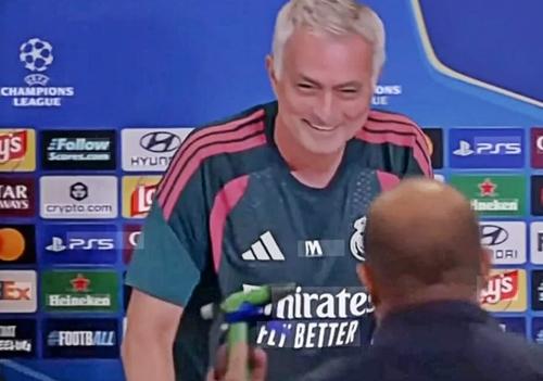 Jose Mourinho a râs când a văzut aspersorul cu care a venit un italian la conferința de presă dinaintea partidei Real Madrid - Inter