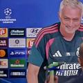 Jose Mourinho a râs când a văzut aspersorul cu care a venit un italian la conferința de presă dinaintea partidei Real Madrid - Inter