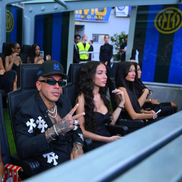 10 femei l-au însoțit pe Sfera Ebbasta la meciul dintre Inter și Napoli