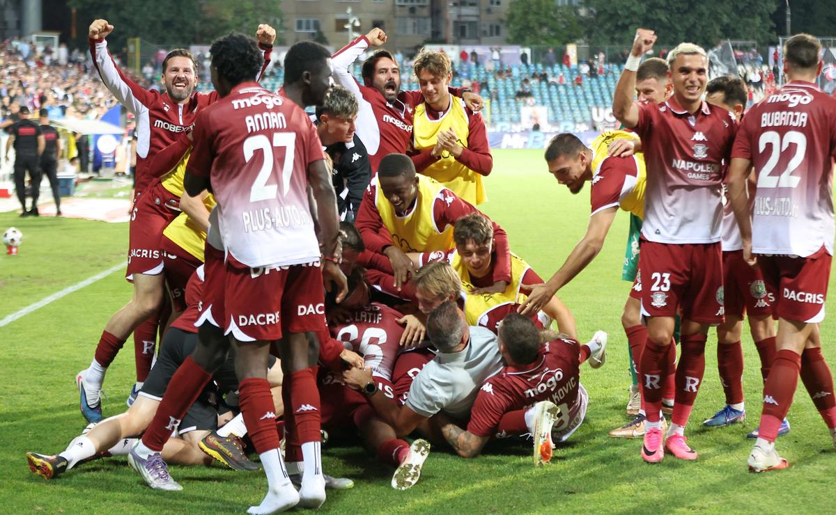 La 2 puncte de Dinamo, rapidiștii au o mare plângere: „Nu se uită nimeni cum arată? E dezastru total!”