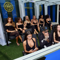 10 femei l-au însoțit pe Sfera Ebbasta la meciul dintre Inter și Napoli // foto: X @FConPredict